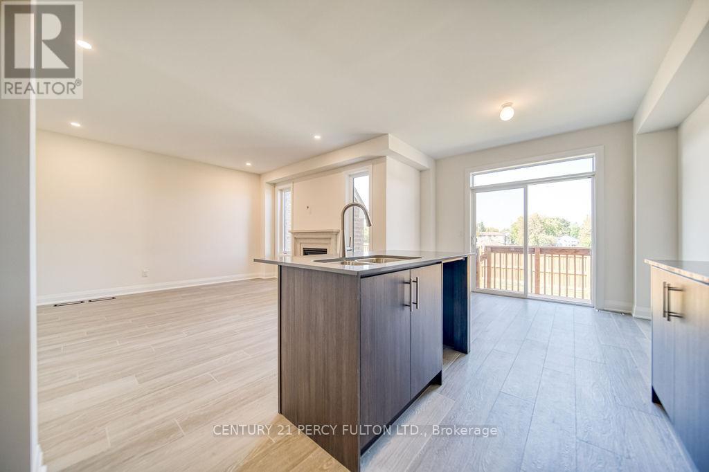 1350 Davis Loop, Innisfil (Lefroy), Ontario  L0L 1W0 - Photo 8 - N12406652