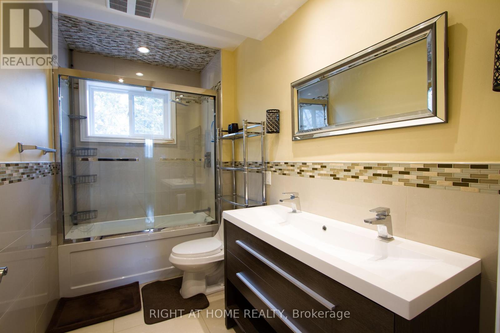 Main - 40 Foreht Crescent, Aurora, Ontario  L4G 3E8 - Photo 11 - N12406696