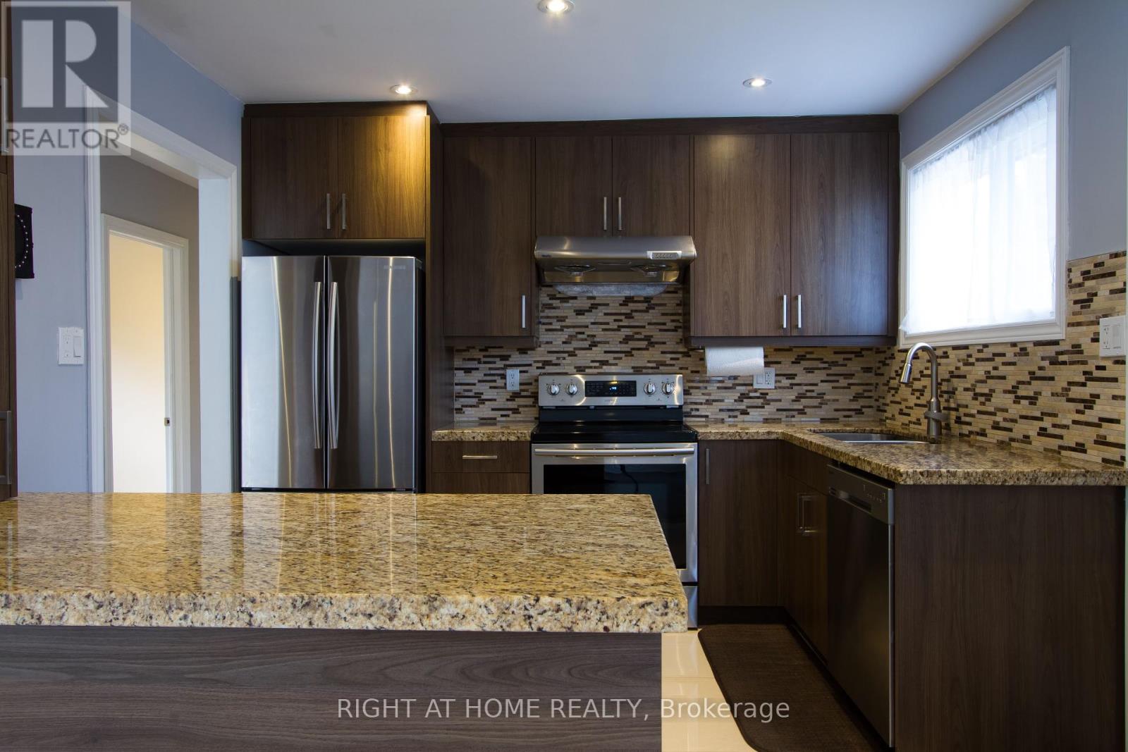 Main - 40 Foreht Crescent, Aurora, Ontario  L4G 3E8 - Photo 6 - N12406696