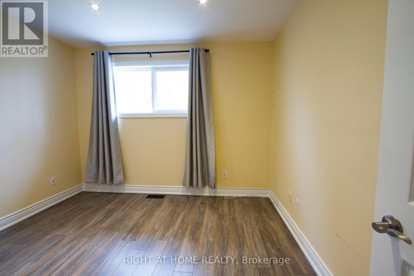 Main - 40 Foreht Crescent, Aurora, Ontario  L4G 3E8 - Photo 9 - N12406696