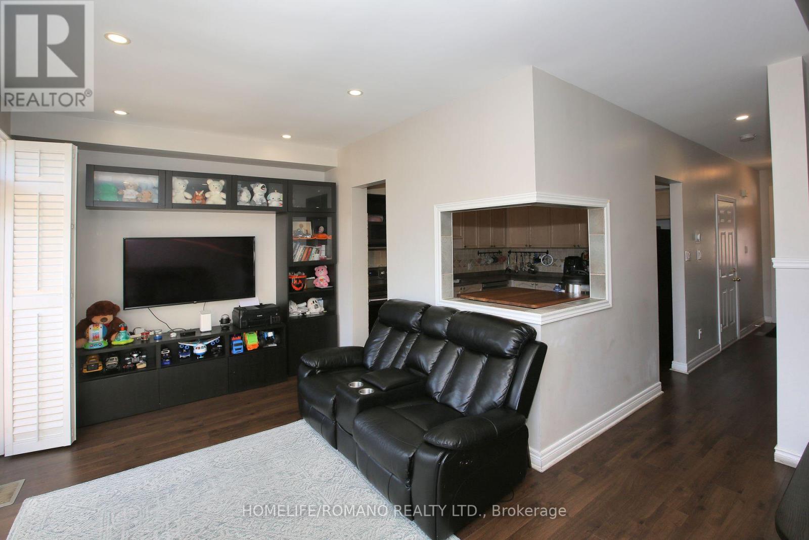 37 Ridgeway Court, Vaughan, Ontario  L6A 2R4 - Photo 10 - N12406712