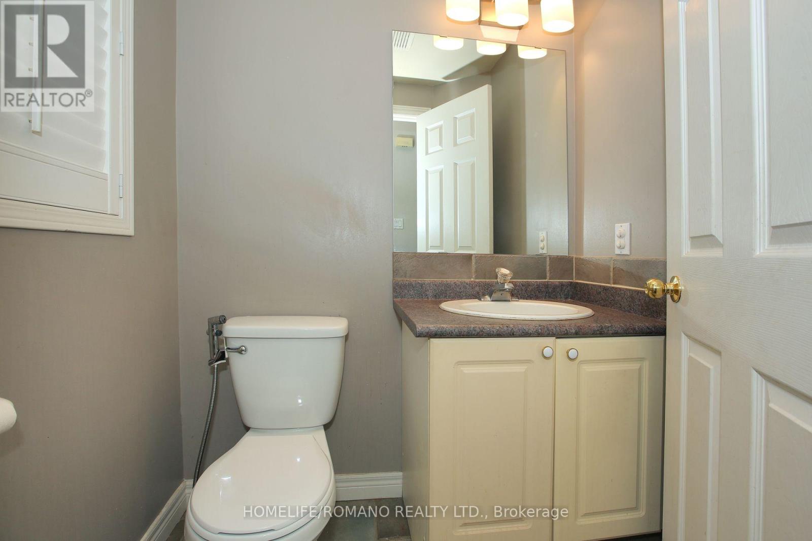 37 Ridgeway Court, Vaughan, Ontario  L6A 2R4 - Photo 13 - N12406712
