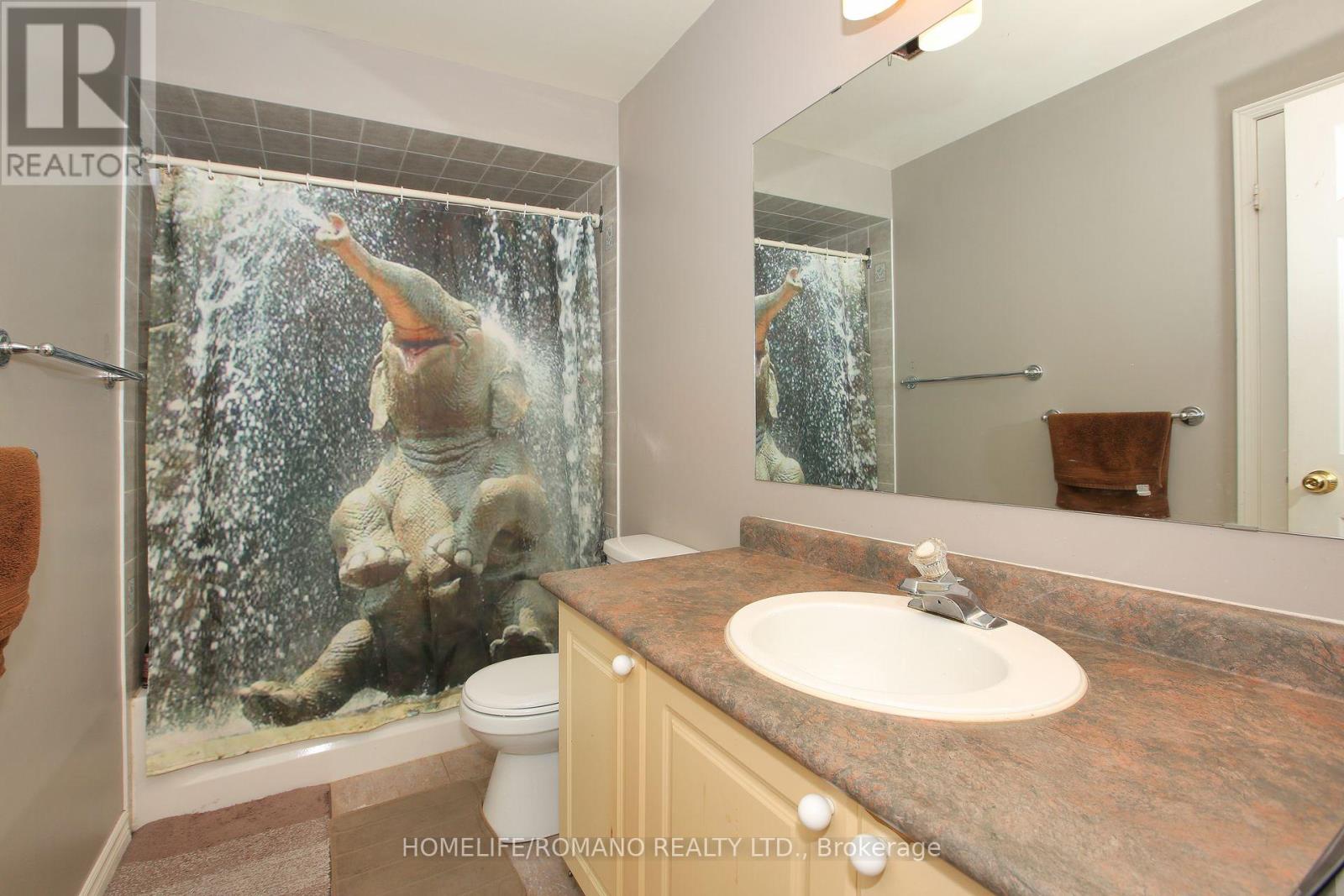 37 Ridgeway Court, Vaughan, Ontario  L6A 2R4 - Photo 16 - N12406712
