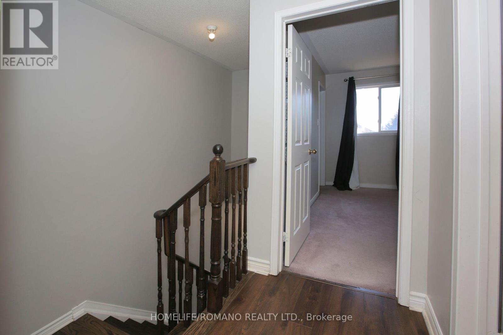 37 Ridgeway Court, Vaughan, Ontario  L6A 2R4 - Photo 19 - N12406712