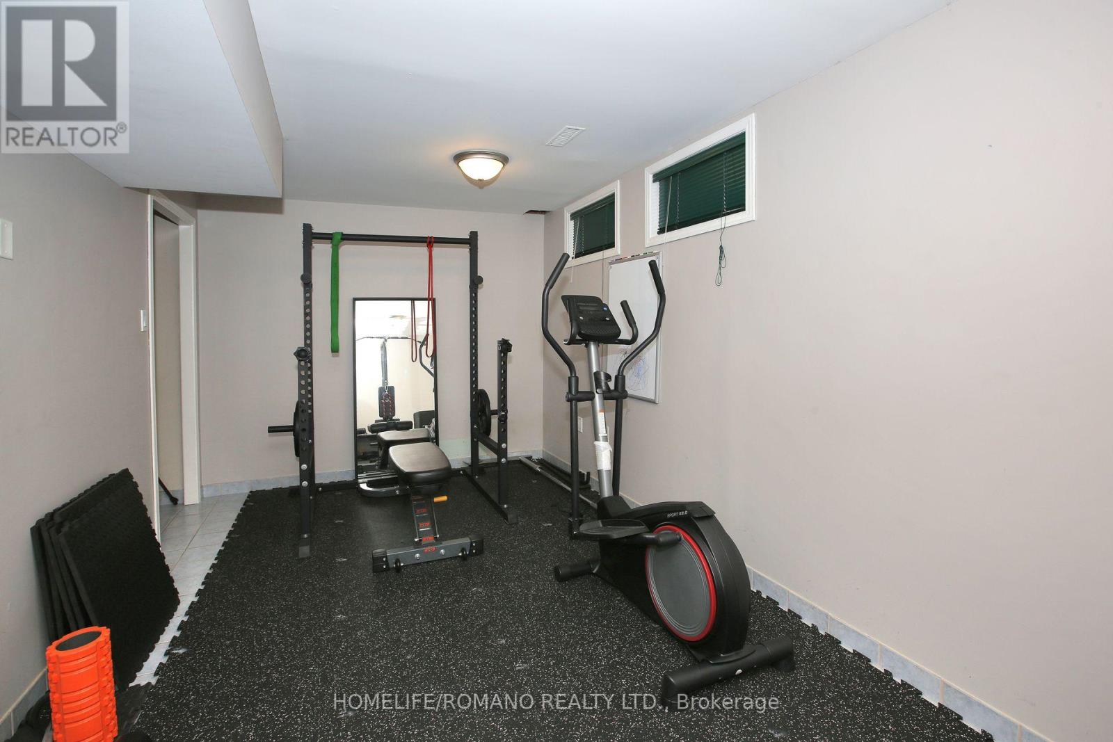 37 Ridgeway Court, Vaughan, Ontario  L6A 2R4 - Photo 23 - N12406712