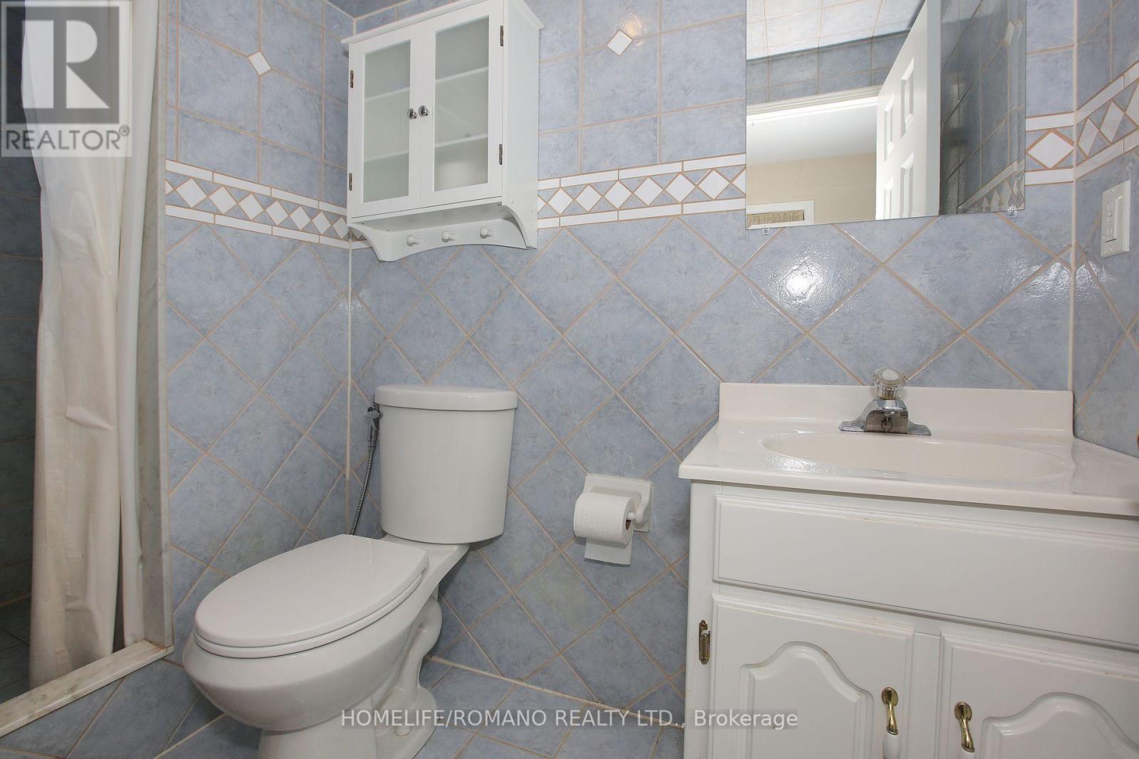 37 Ridgeway Court, Vaughan, Ontario  L6A 2R4 - Photo 24 - N12406712