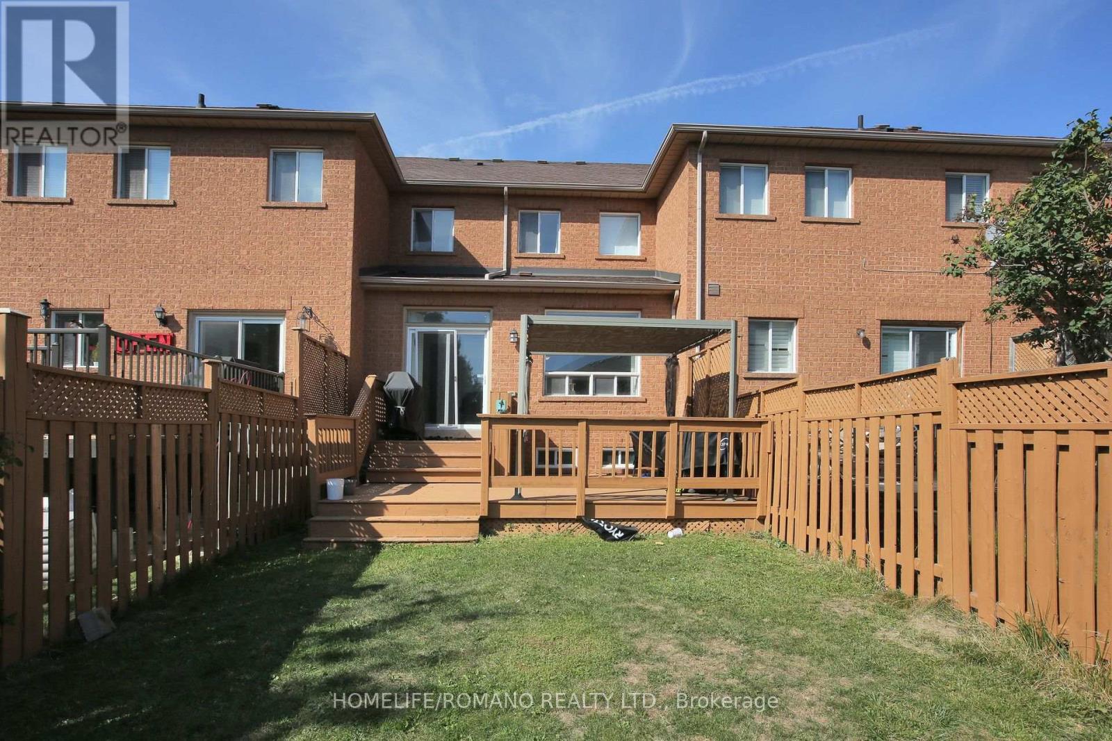 37 Ridgeway Court, Vaughan, Ontario  L6A 2R4 - Photo 4 - N12406712