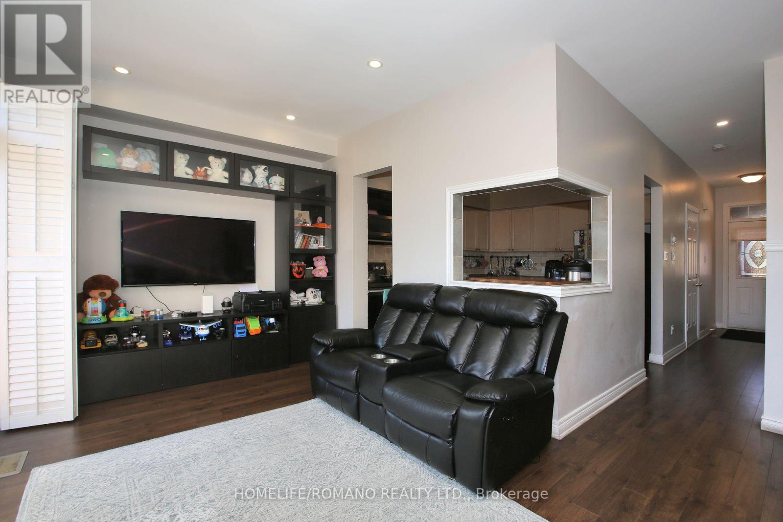 37 Ridgeway Court, Vaughan, Ontario  L6A 2R4 - Photo 9 - N12406712