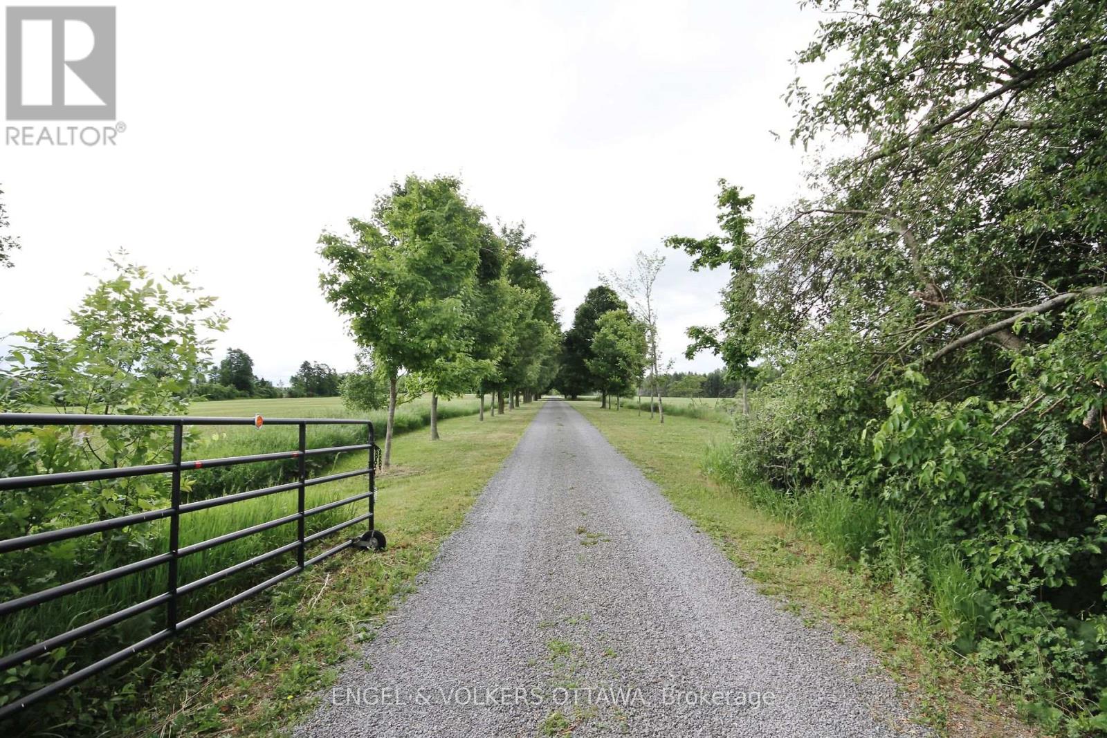 3000/2980 Roger Stevens Drive, Ottawa, Ontario  K0A 2T0 - Photo 4 - X12387271