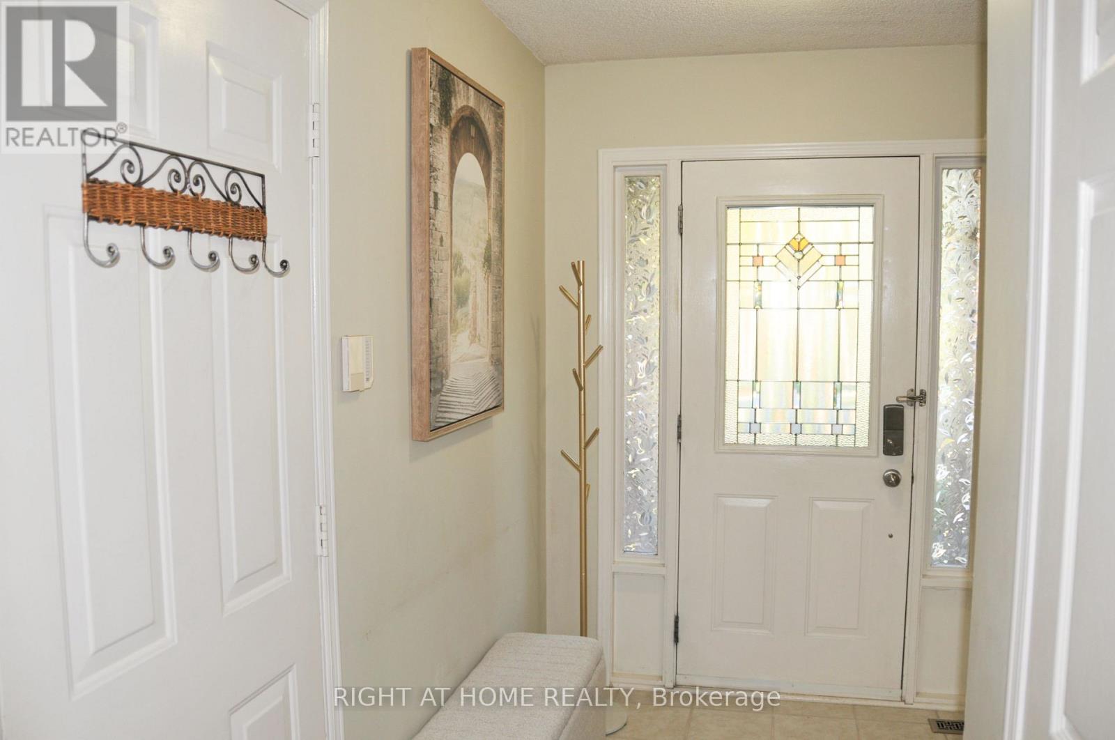 29 Herrell Avenue, Barrie, Ontario  L4N 6T5 - Photo 2 - S12406619