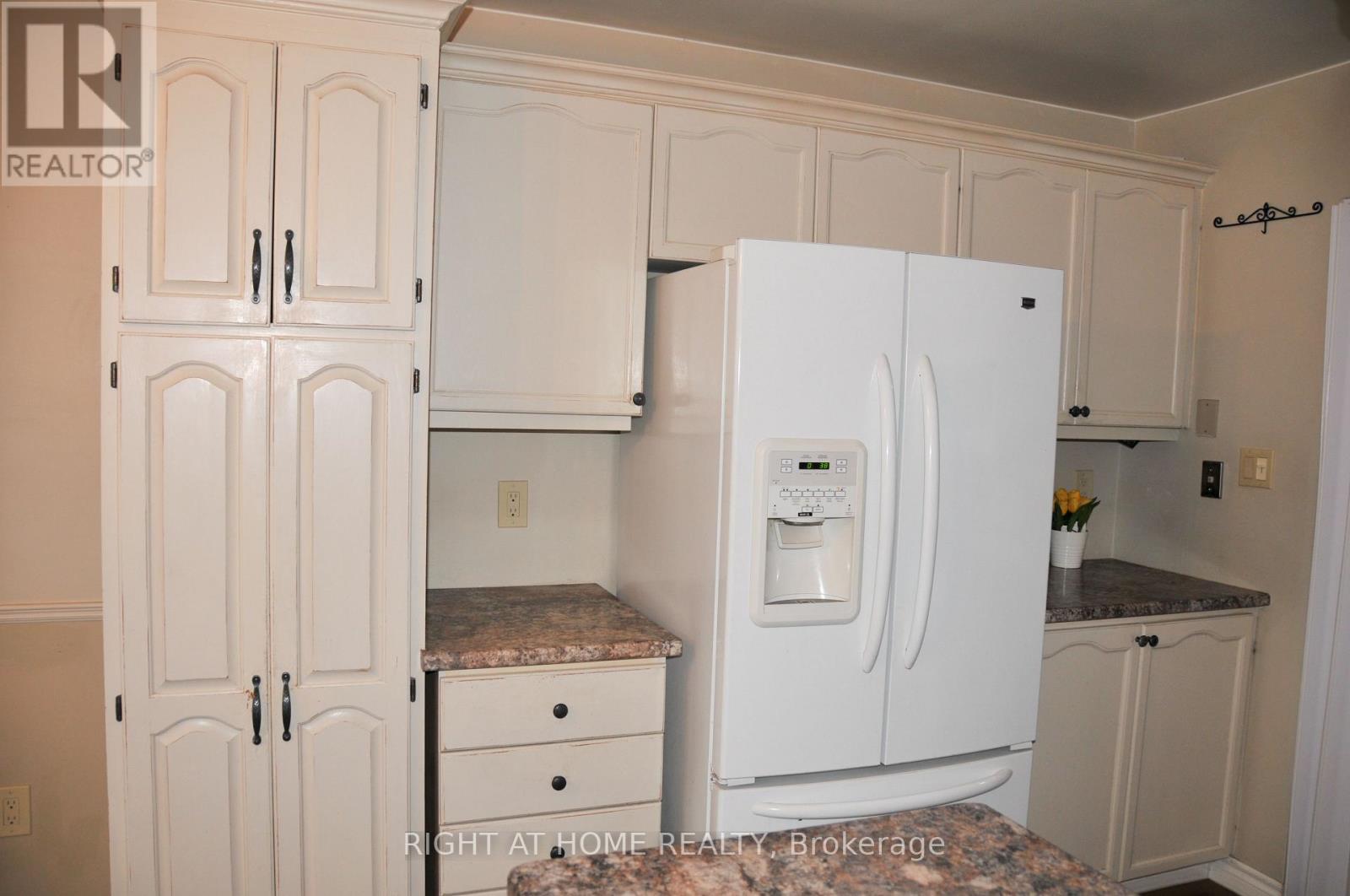 29 Herrell Avenue, Barrie, Ontario  L4N 6T5 - Photo 9 - S12406619