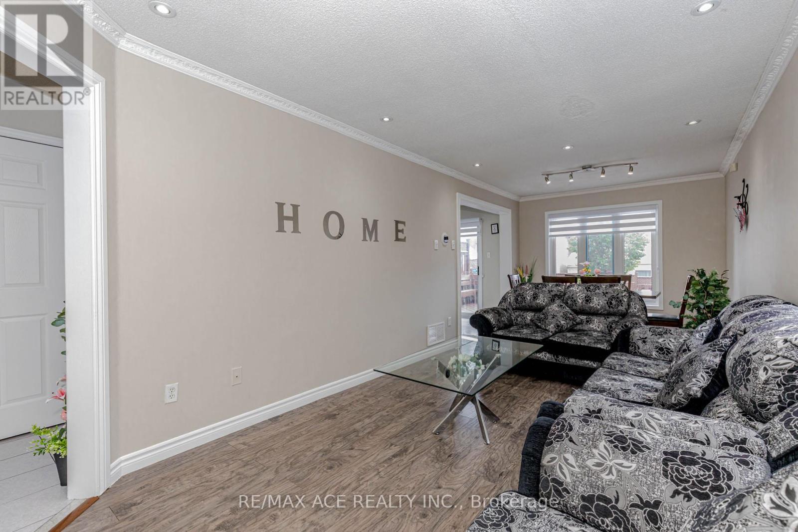 97 Bighorn Crescent, Brampton, Ontario  L6R 1G2 - Photo 7 - W12358102