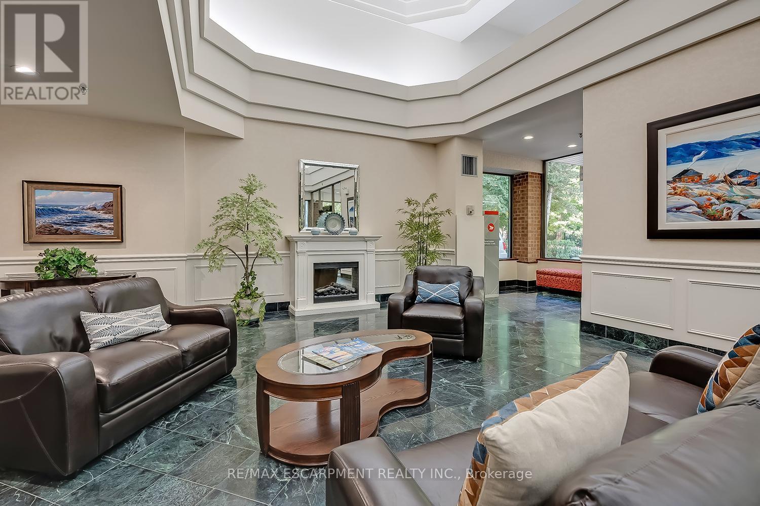 Ph105 - 1271 Walden Circle, Mississauga, Ontario  L5J 4R4 - Photo 2 - W12406561