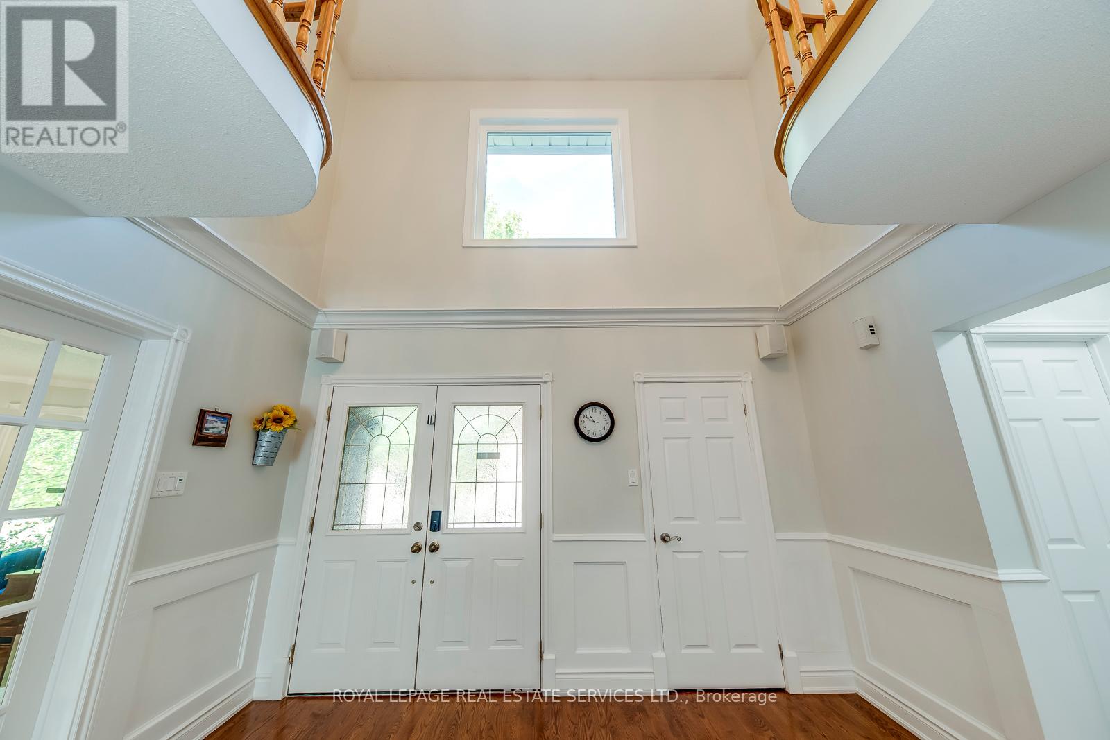 1366 Fieldcrest Lane, Oakville, Ontario  L6M 2W8 - Photo 3 - W12406570