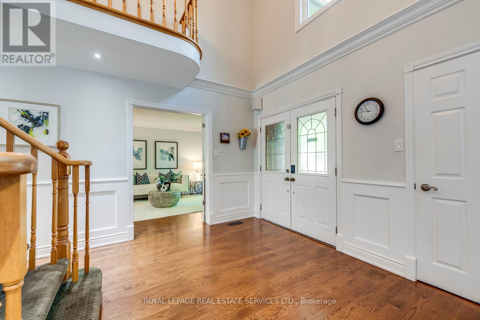 1366 Fieldcrest Lane, Oakville, Ontario  L6M 2W8 - Photo 4 - W12406570