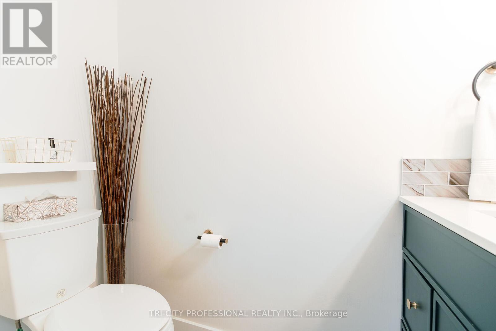 16 Mangrove Road, Brampton (Central Park), Ontario  L6S 3Y1 - Photo 20 - W12406601