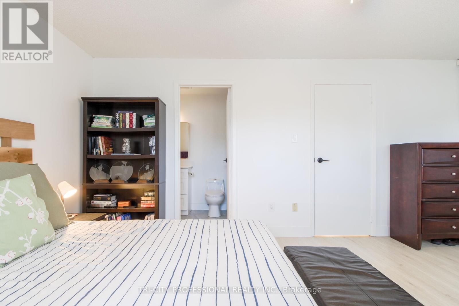 16 Mangrove Road, Brampton (Central Park), Ontario  L6S 3Y1 - Photo 24 - W12406601