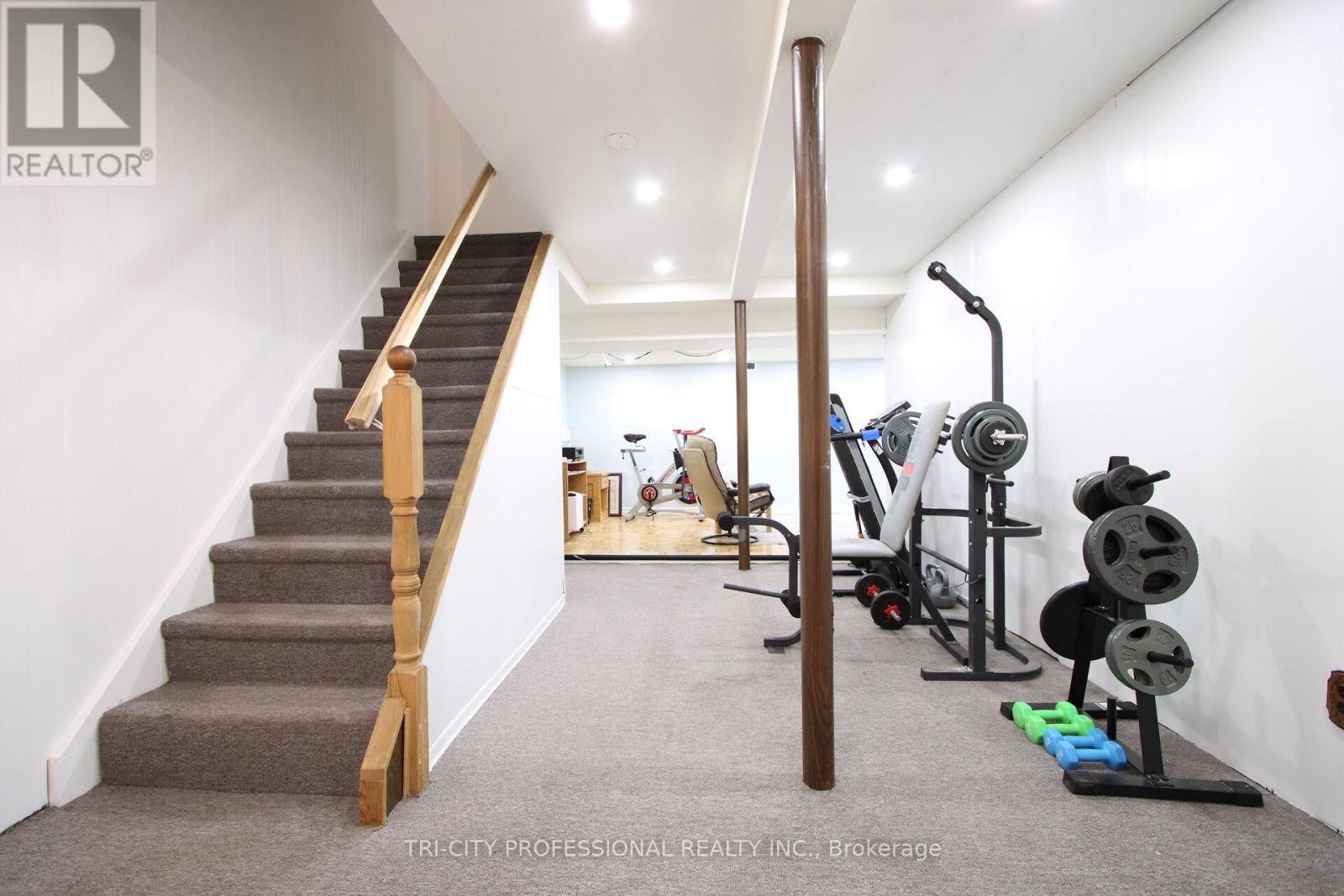 16 Mangrove Road, Brampton (Central Park), Ontario  L6S 3Y1 - Photo 36 - W12406601