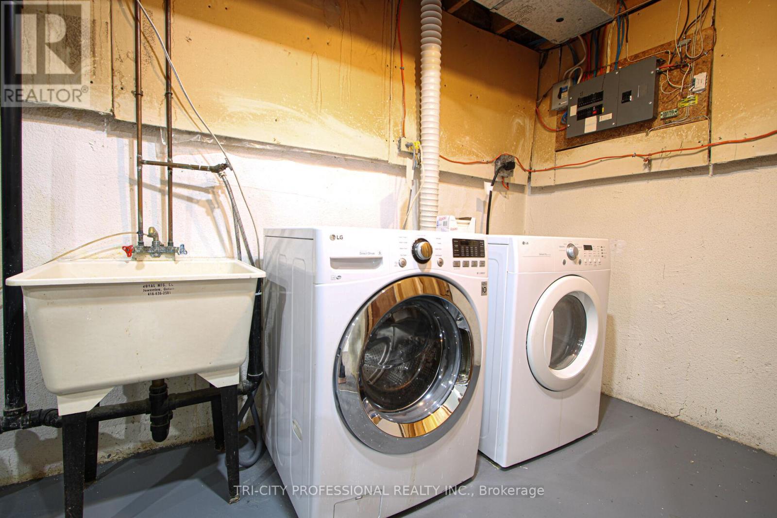 16 Mangrove Road, Brampton (Central Park), Ontario  L6S 3Y1 - Photo 38 - W12406601