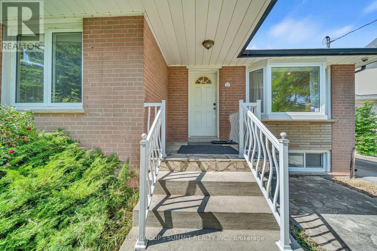 465 Seaton Drive, Oakville, Ontario  L6L 3Y3 - Photo 6 - W12406630