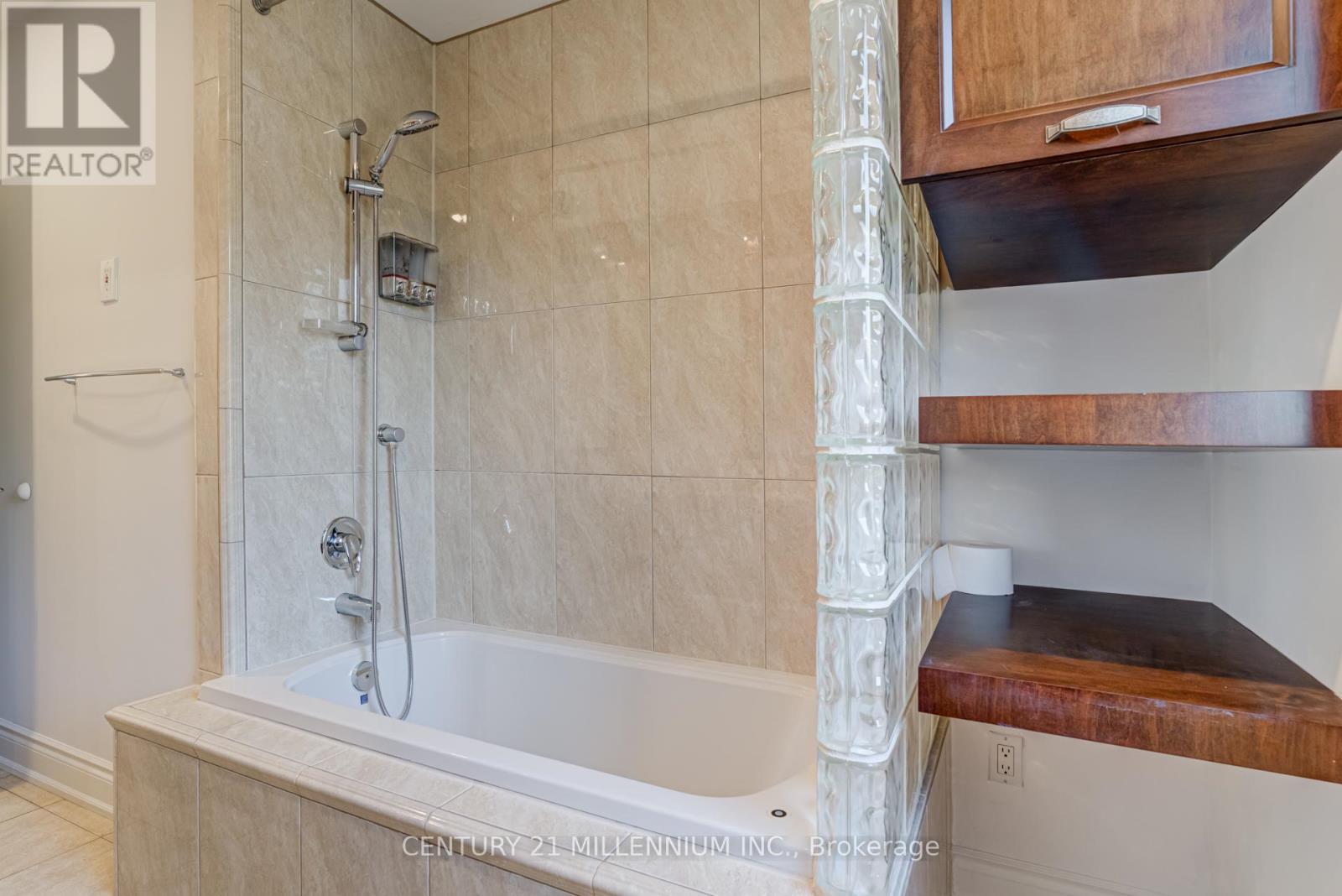 5230 Creditview Road, Mississauga, Ontario  L6W 2B3 - Photo 34 - W12406639
