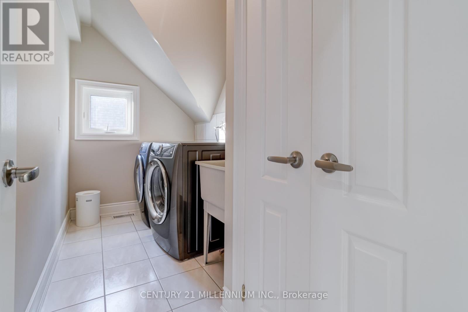 5230 Creditview Road, Mississauga, Ontario  L6W 2B3 - Photo 35 - W12406639
