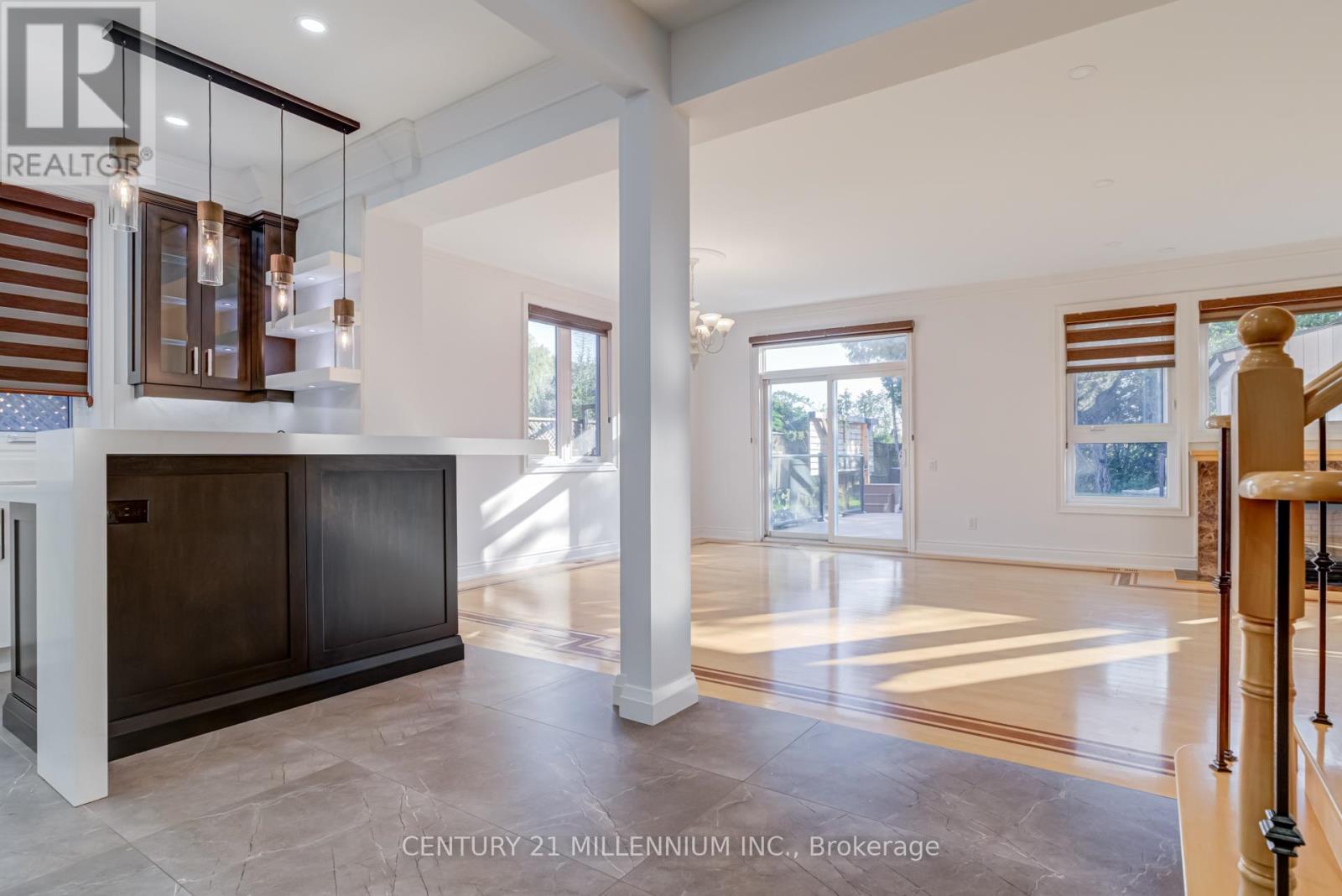 5230 Creditview Road, Mississauga, Ontario  L6W 2B3 - Photo 5 - W12406639