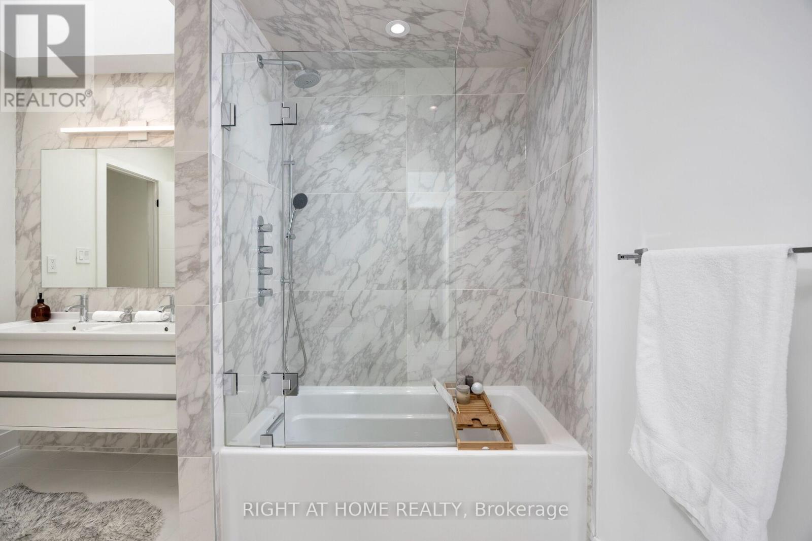 11 - 20 Budgell Terrace, Toronto, Ontario  M6S 1B4 - Photo 11 - W12406656