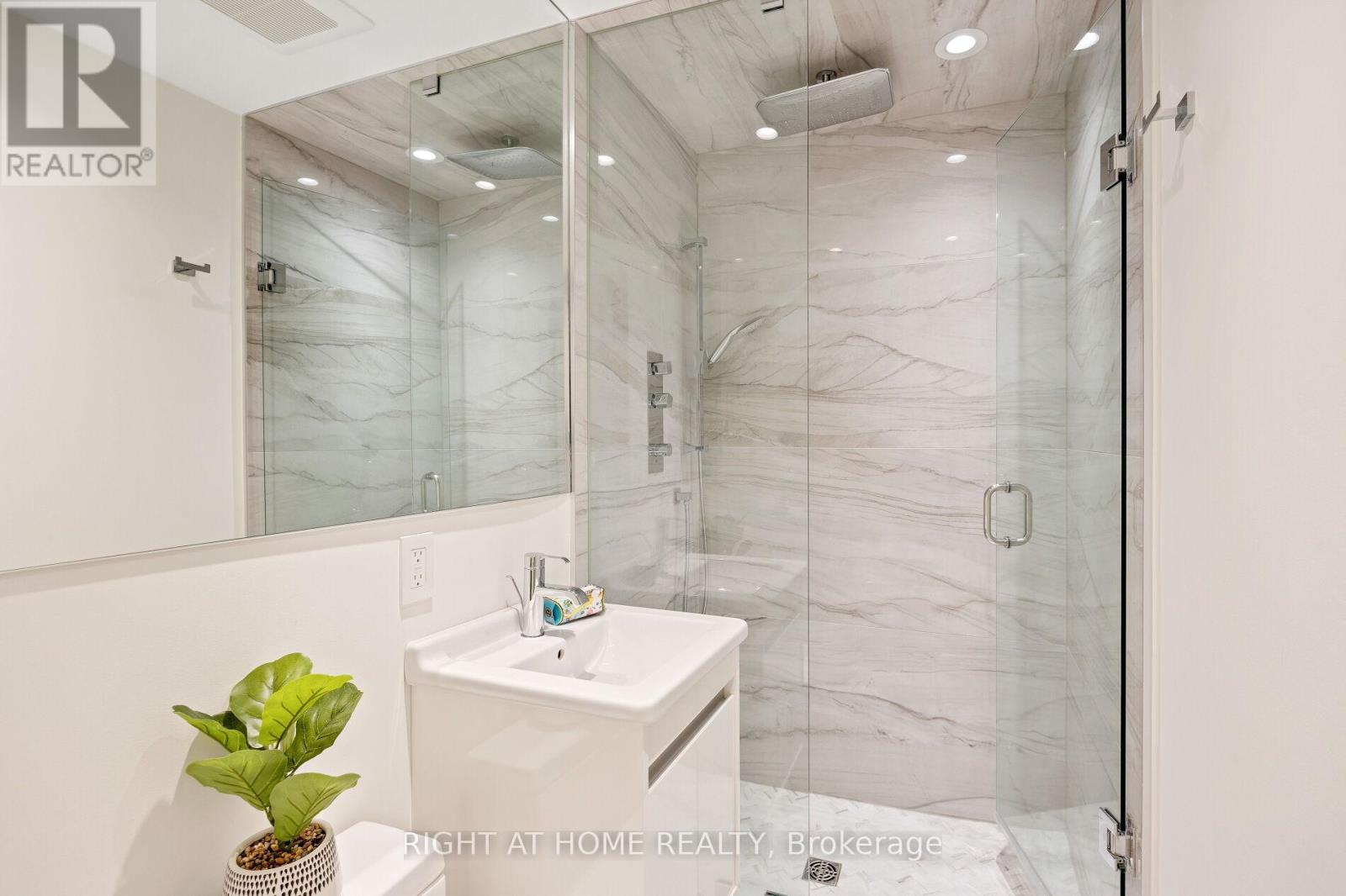 11 - 20 Budgell Terrace, Toronto, Ontario  M6S 1B4 - Photo 18 - W12406656