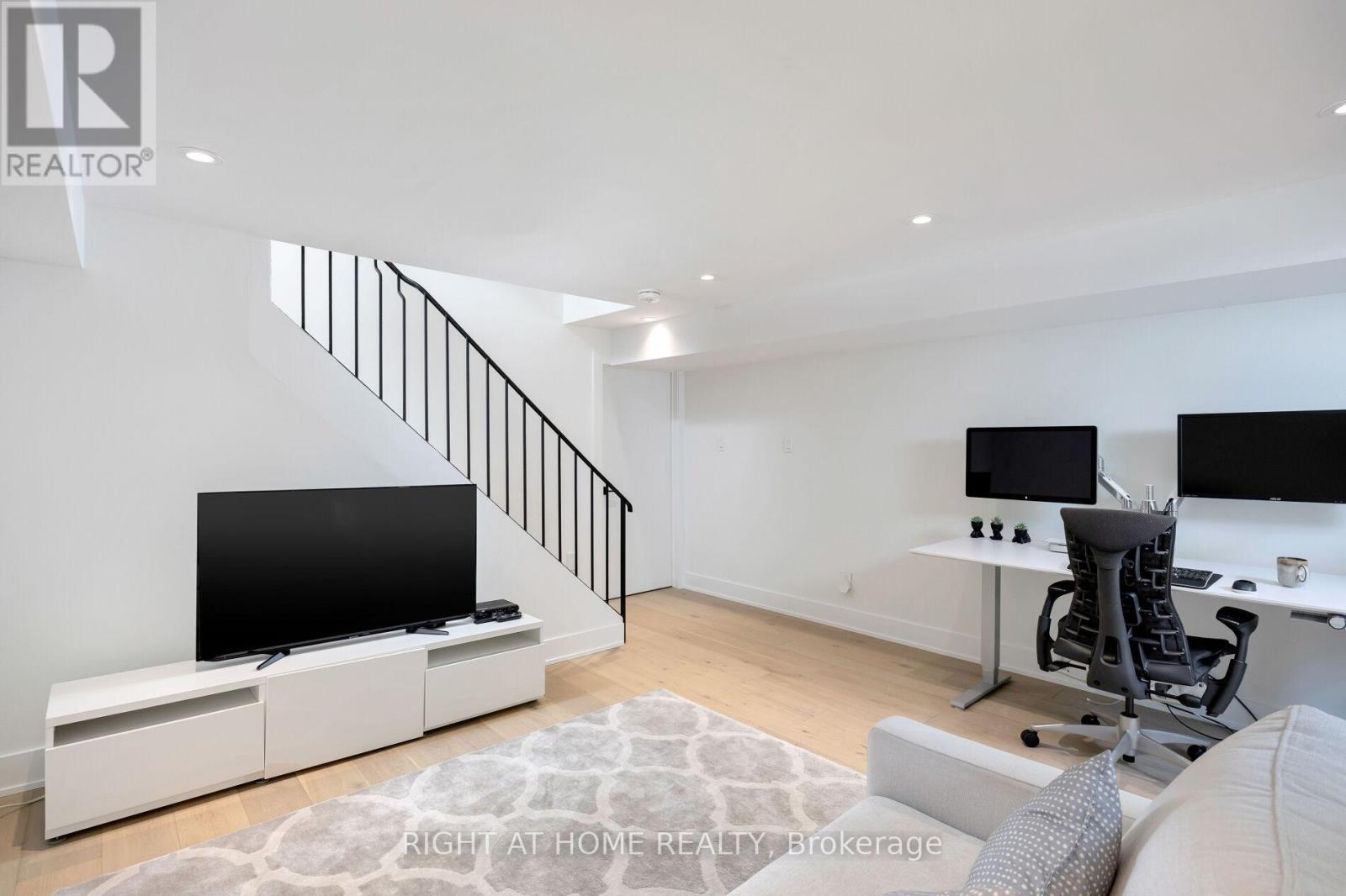 11 - 20 Budgell Terrace, Toronto, Ontario  M6S 1B4 - Photo 19 - W12406656