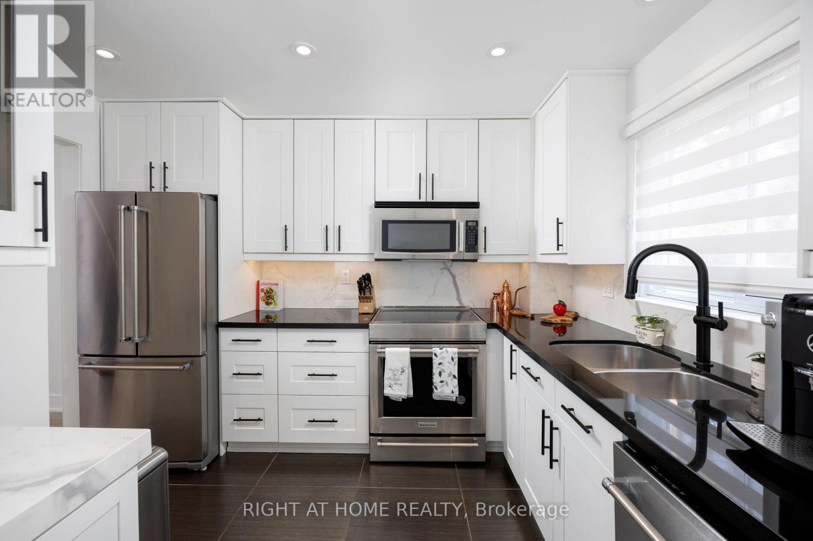 11 - 20 Budgell Terrace, Toronto, Ontario  M6S 1B4 - Photo 23 - W12406656