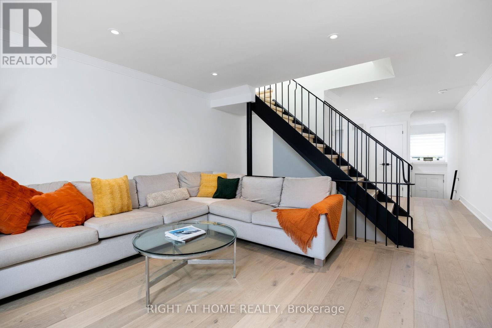 11 - 20 Budgell Terrace, Toronto, Ontario  M6S 1B4 - Photo 8 - W12406656