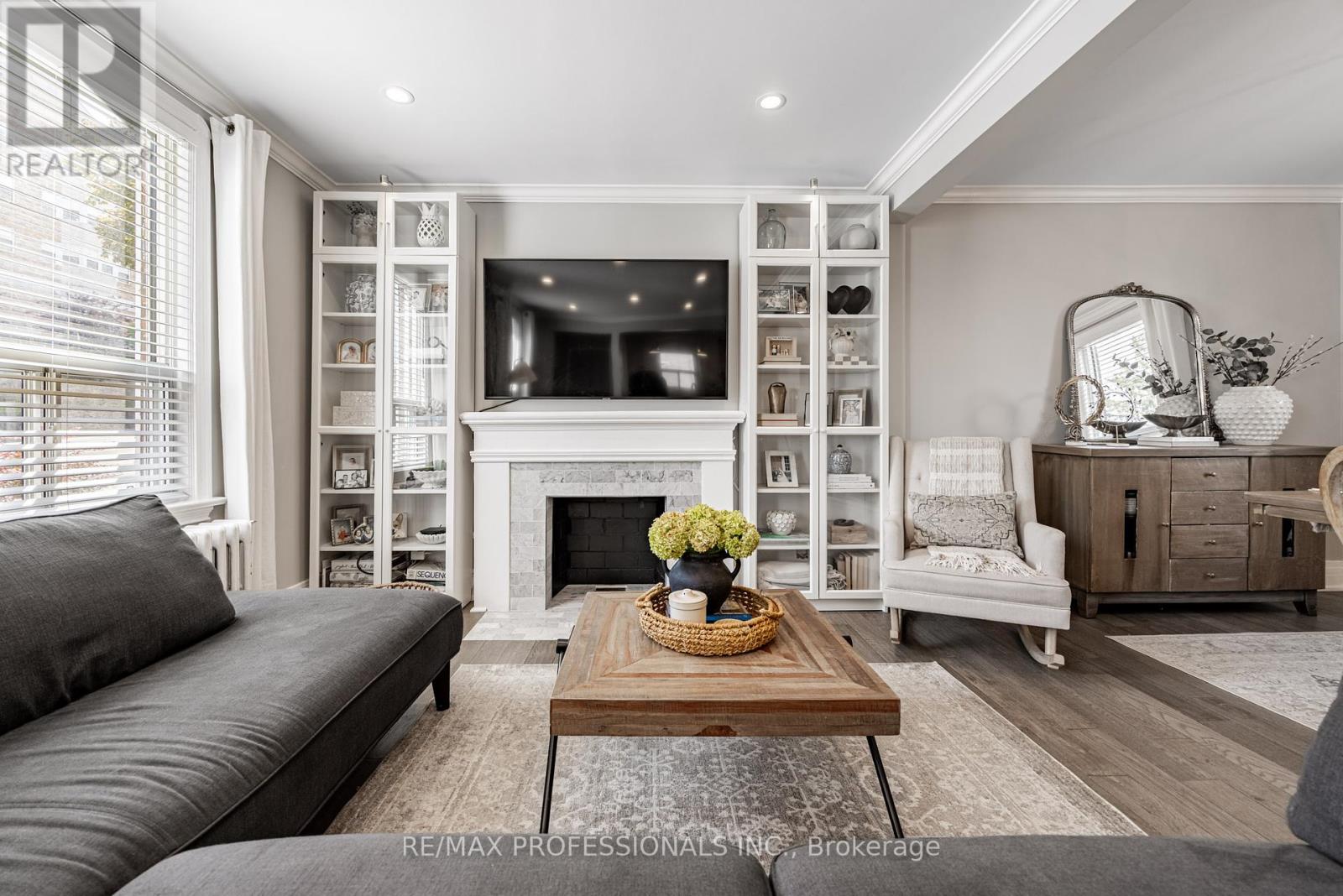 2236 Lawrence Avenue W, Toronto, Ontario  M9P 2A3 - Photo 3 - W12406659