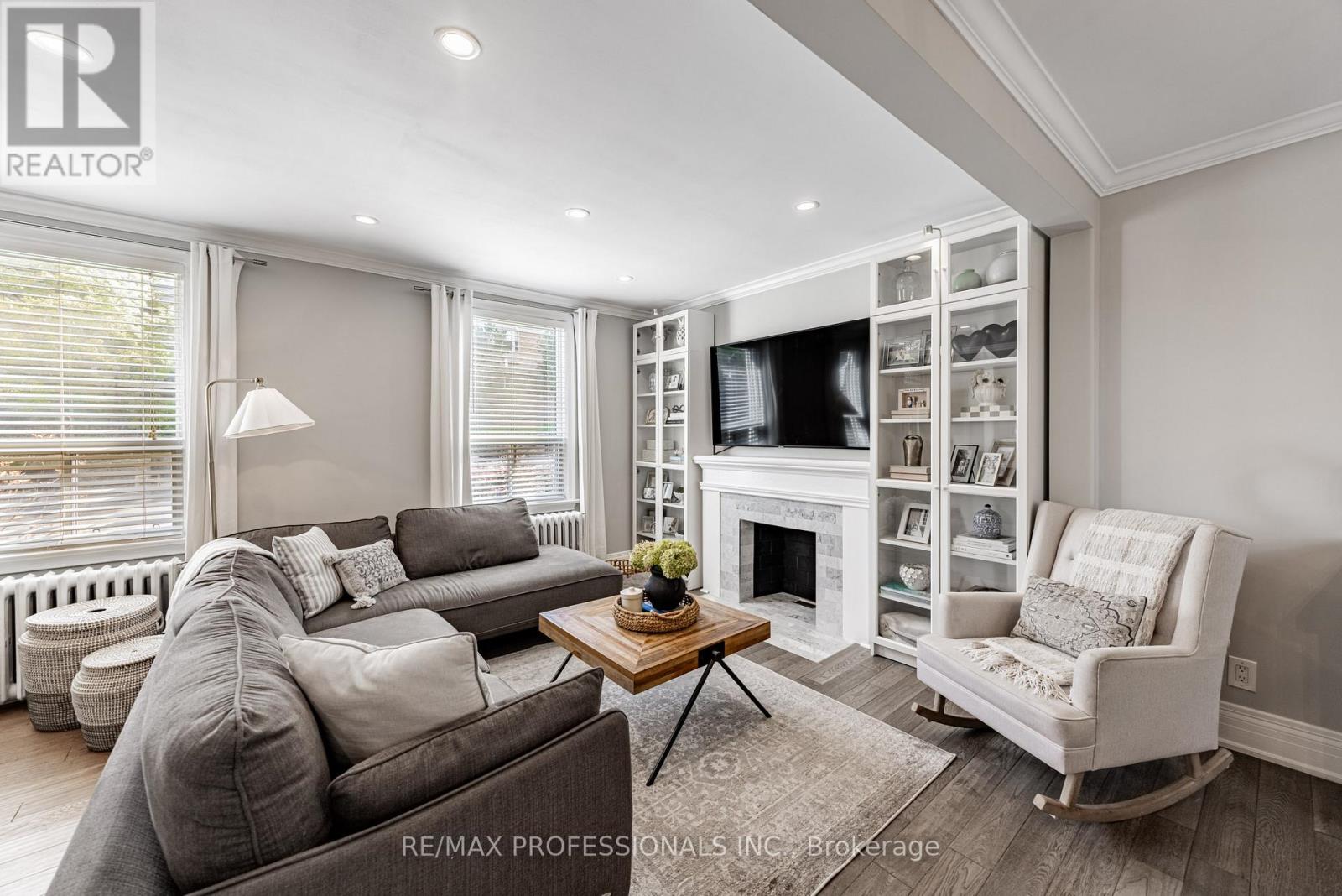 2236 Lawrence Avenue W, Toronto, Ontario  M9P 2A3 - Photo 4 - W12406659