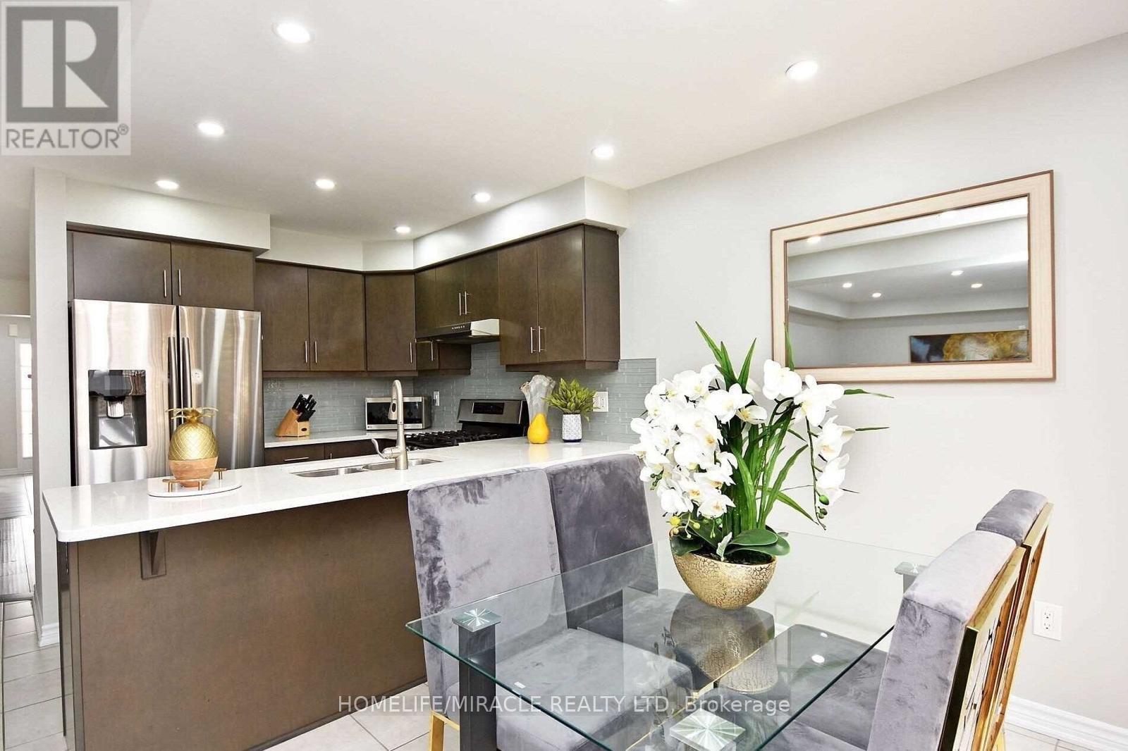 11 Bannister Crescent, Brampton, Ontario  L7A 4H6 - Photo 3 - W12406665