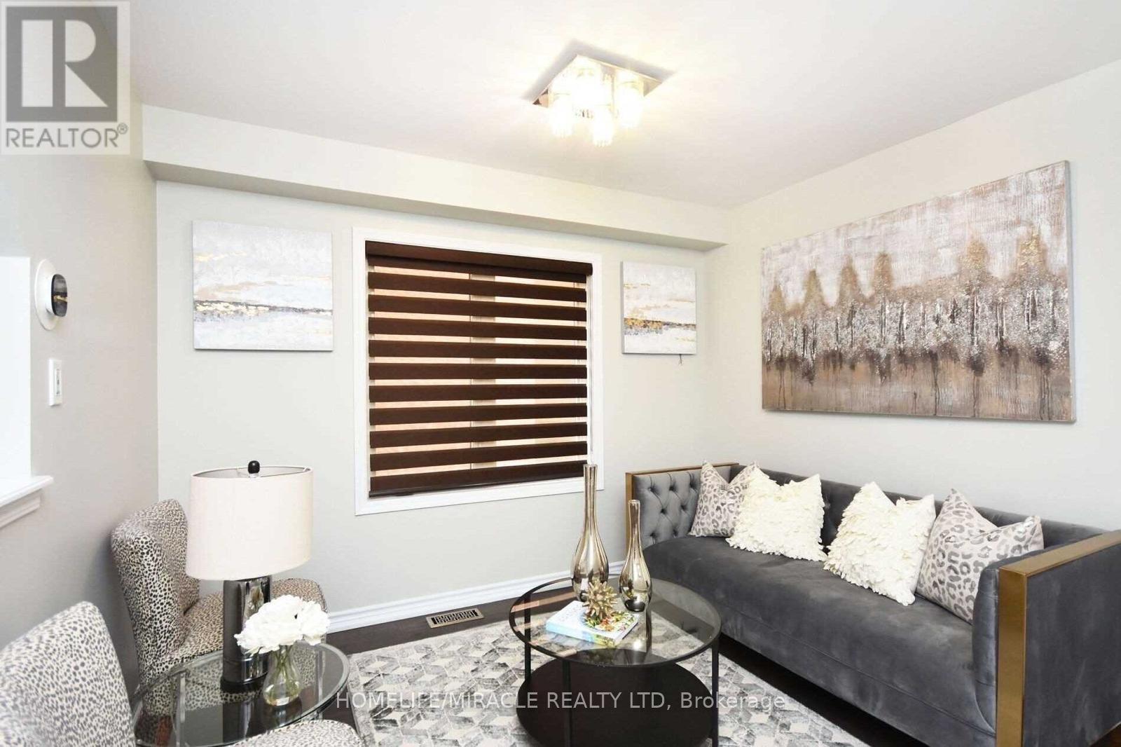 11 Bannister Crescent, Brampton, Ontario  L7A 4H6 - Photo 4 - W12406665