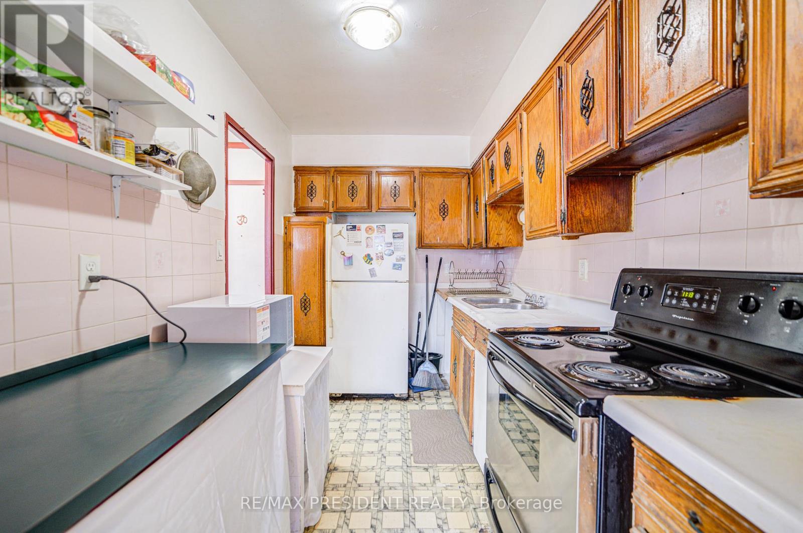 250 - 10 Eddystone Avenue, Toronto, Ontario  M3N 2T2 - Photo 19 - W12406671