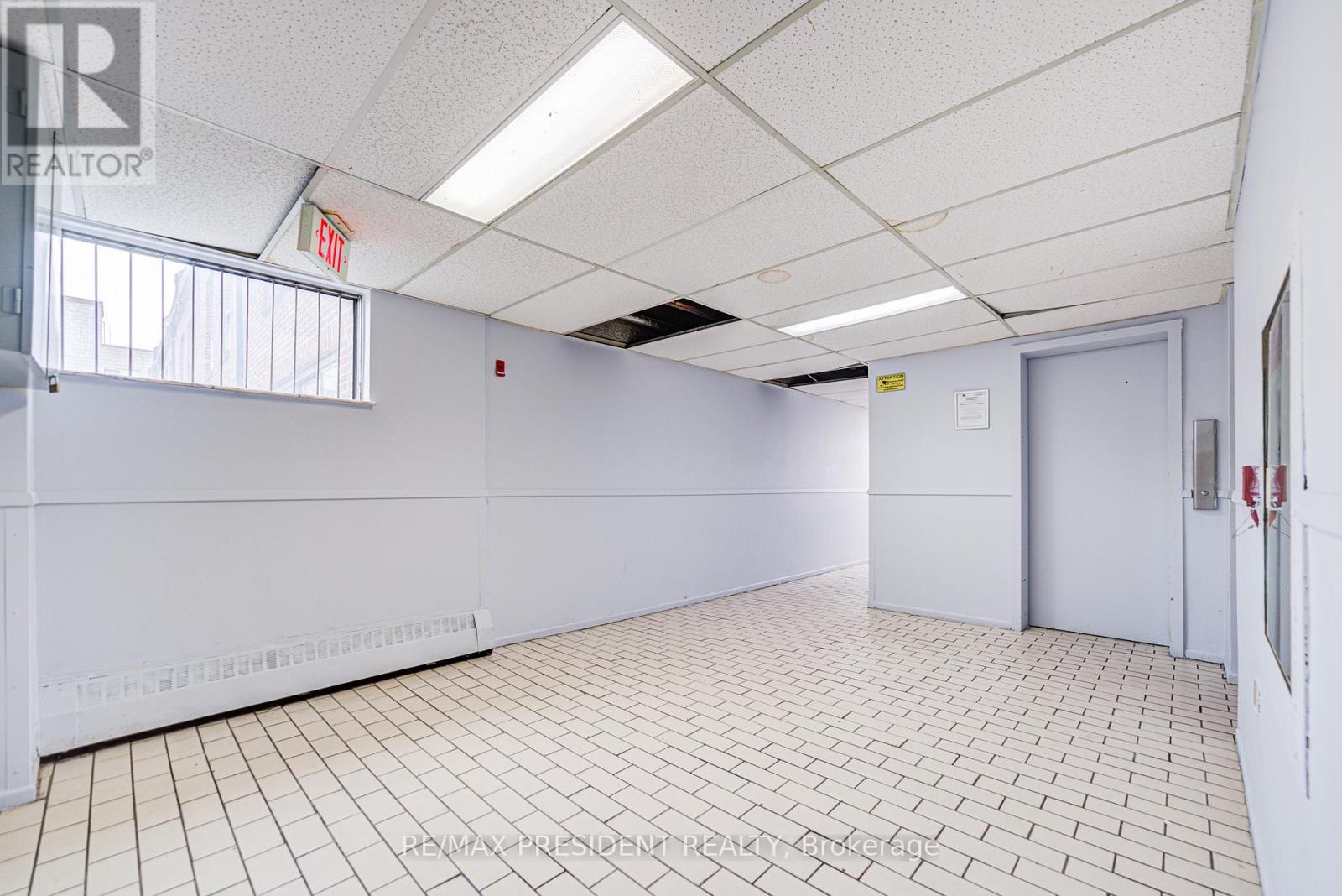 250 - 10 Eddystone Avenue, Toronto, Ontario  M3N 2T2 - Photo 4 - W12406671