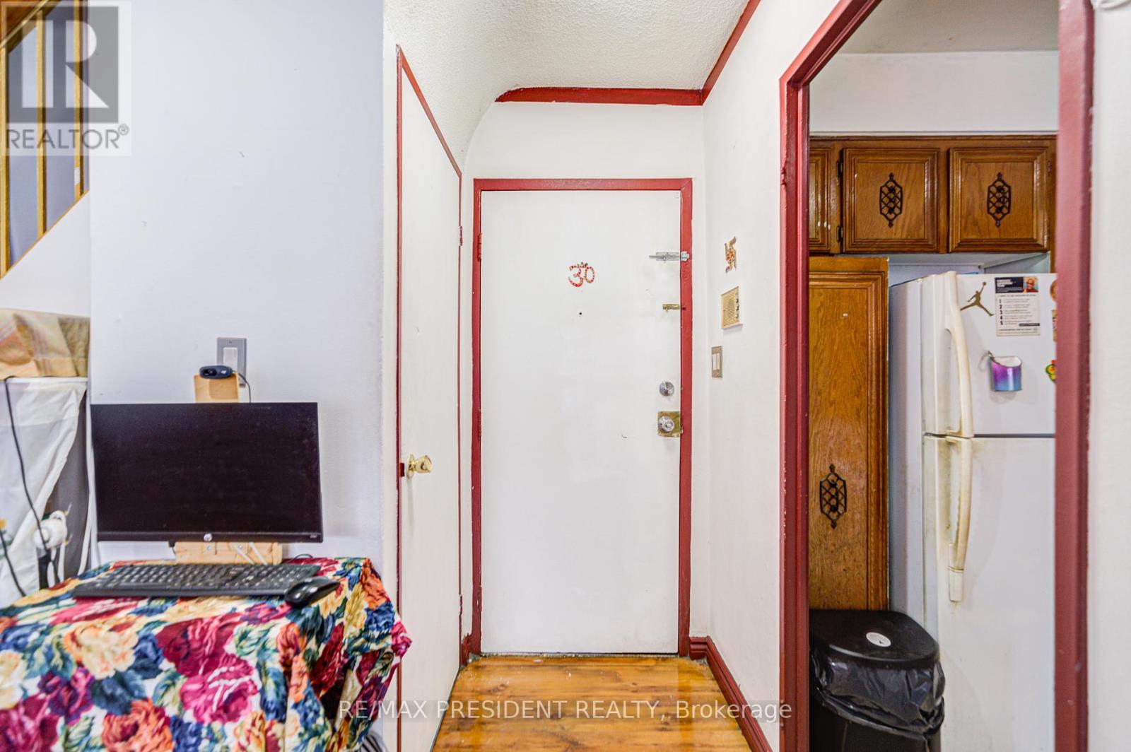 250 - 10 Eddystone Avenue, Toronto, Ontario  M3N 2T2 - Photo 7 - W12406671