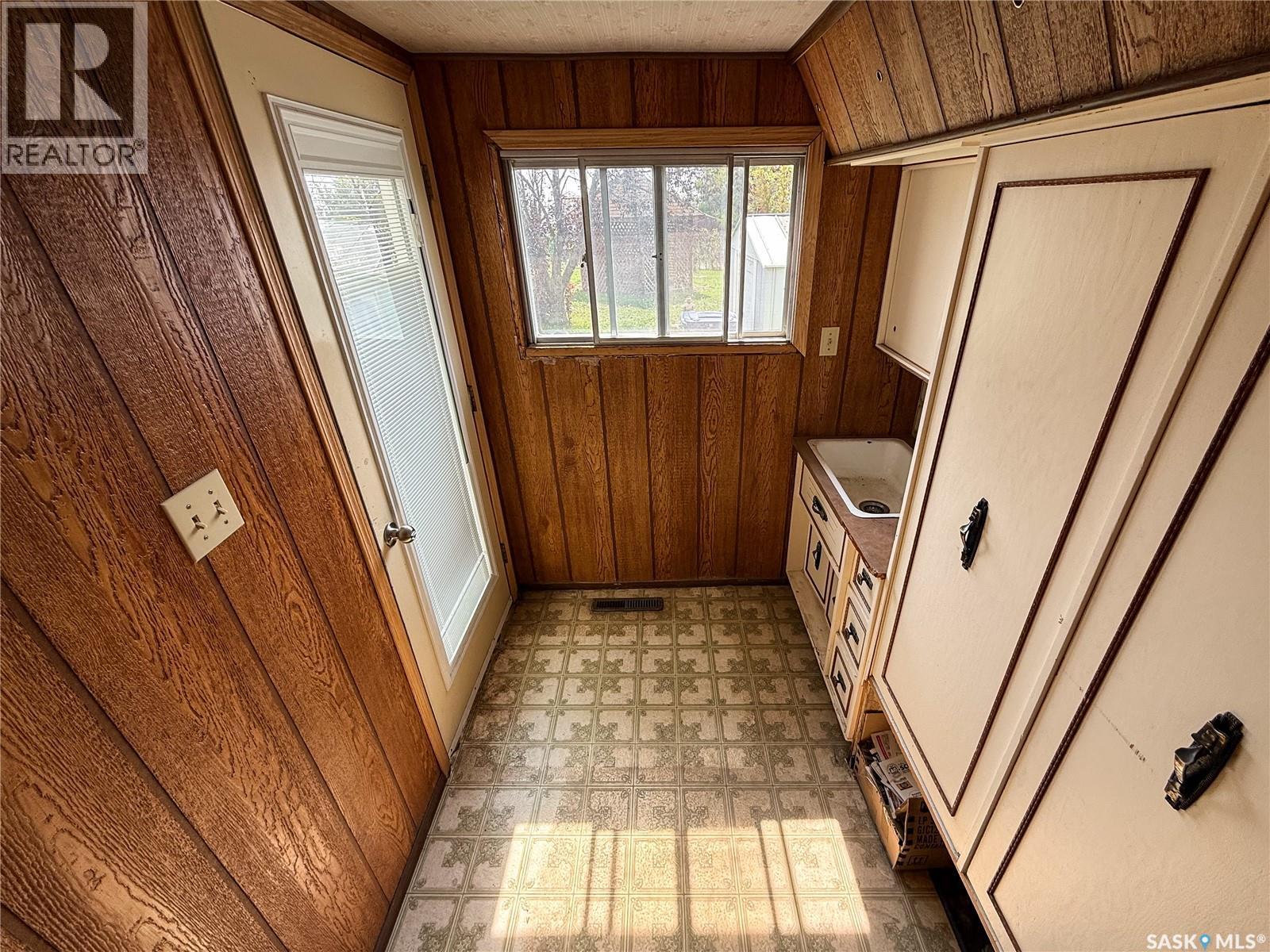 107 Centre Street, Kincaid, Saskatchewan  S0H 2J0 - Photo 5 - SK018423
