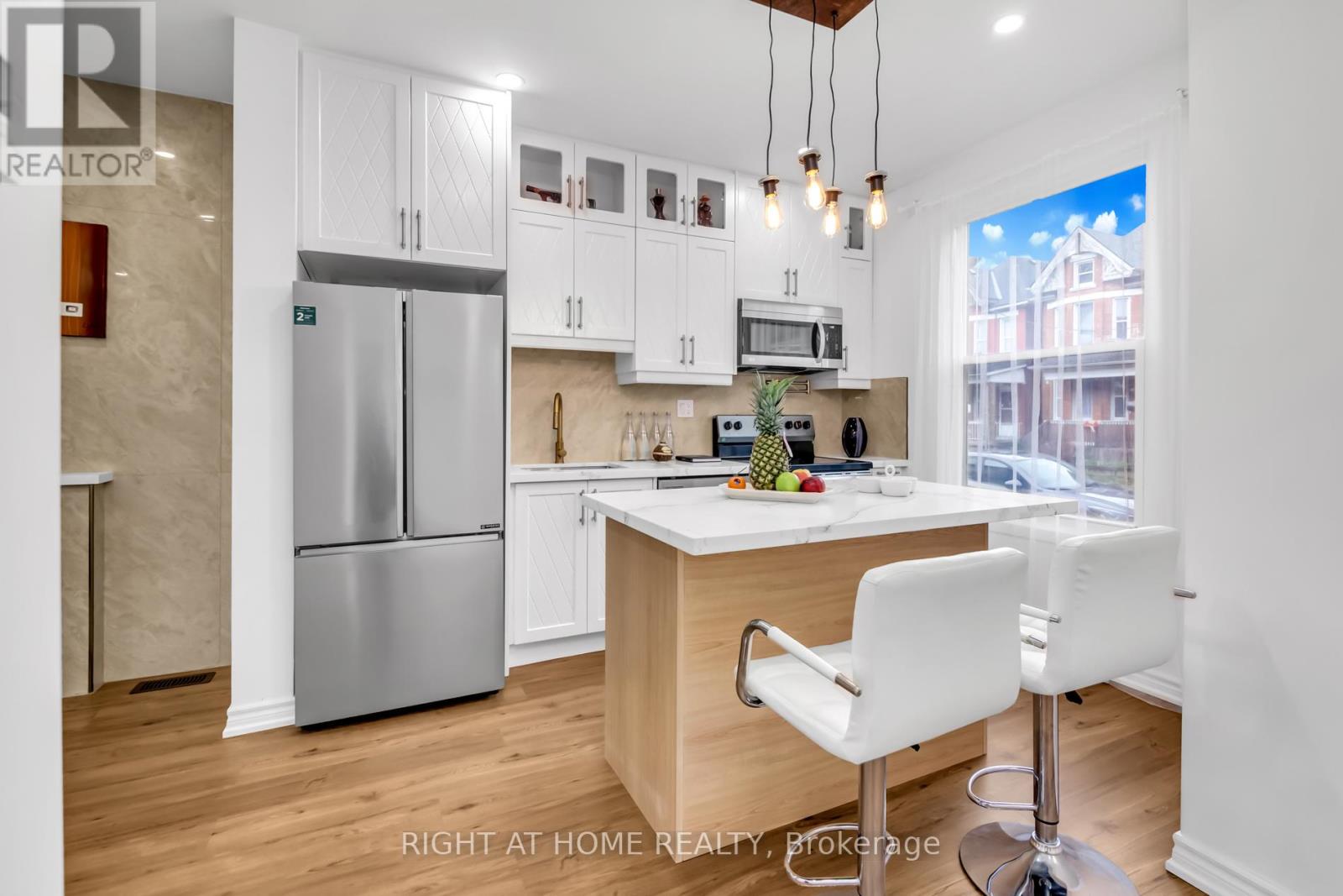 37 ASHLEY STREET, Hamilton, Ontario