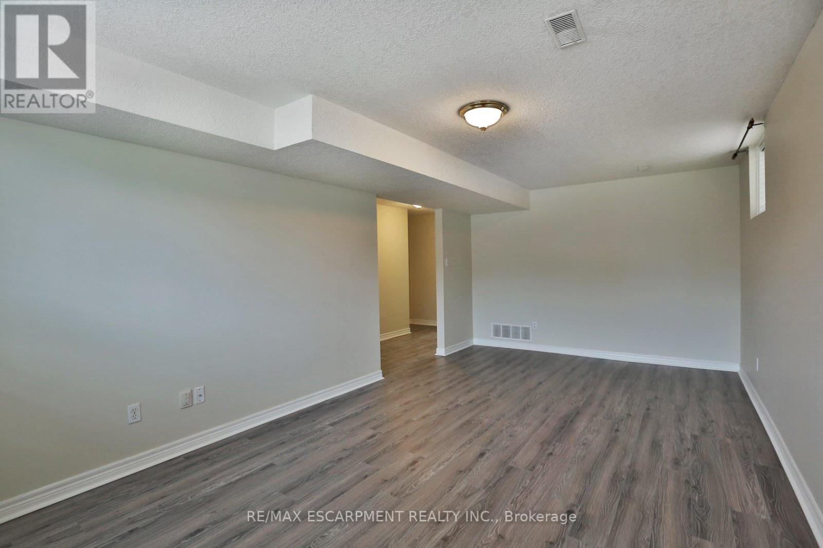 2 - 279 Nashville Circle, Hamilton, Ontario  L8G 5H2 - Photo 6 - X12406643