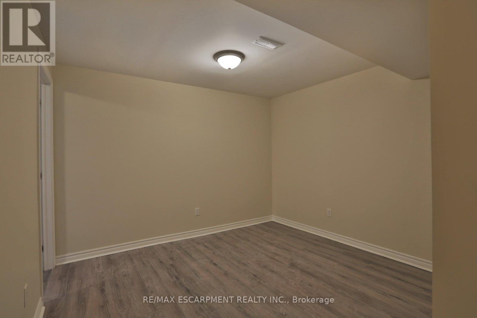 2 - 279 Nashville Circle, Hamilton, Ontario  L8G 5H2 - Photo 8 - X12406643