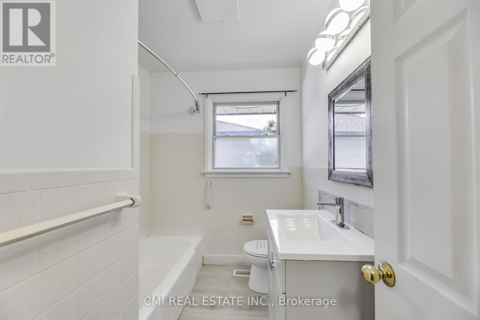 106 Laurentian Drive N, London East, Ontario  N5W 1P2 - Photo 21 - X12406673