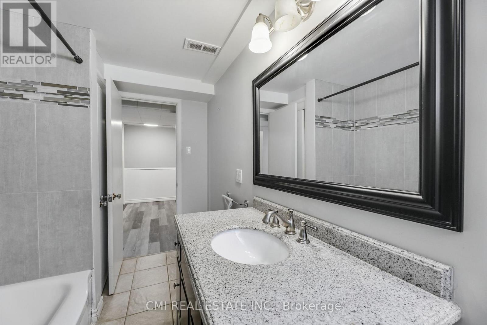 106 Laurentian Drive N, London East, Ontario  N5W 1P2 - Photo 31 - X12406673
