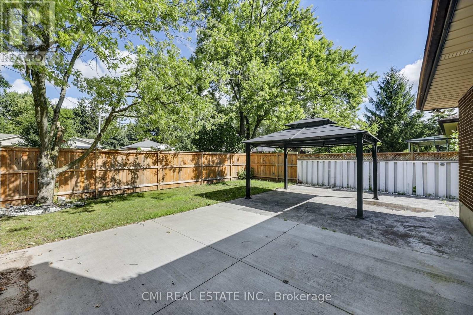 106 Laurentian Drive N, London East, Ontario  N5W 1P2 - Photo 34 - X12406673