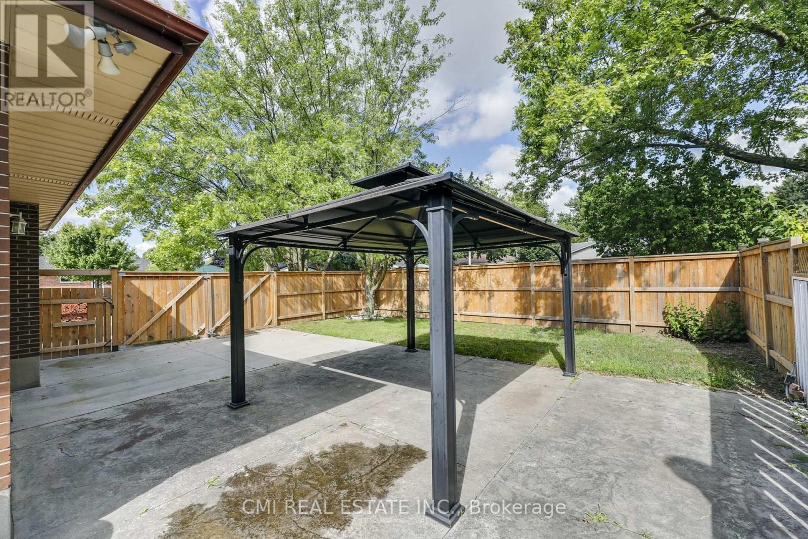 106 Laurentian Drive N, London East, Ontario  N5W 1P2 - Photo 35 - X12406673