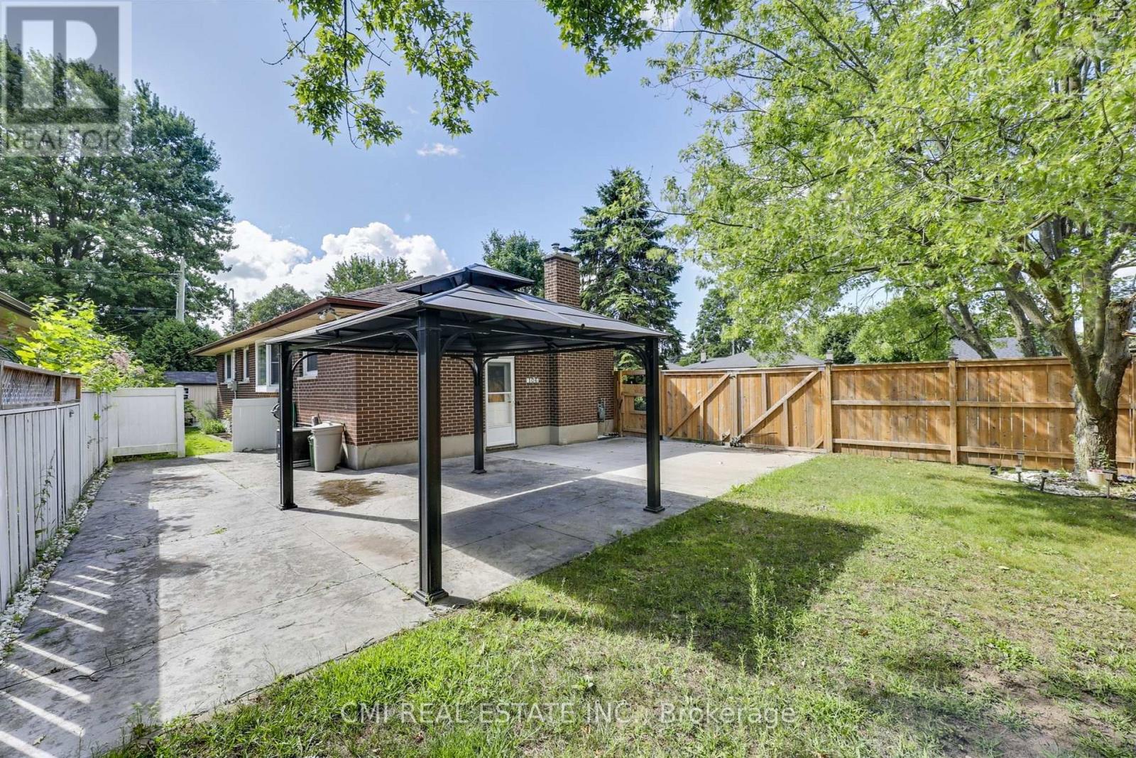 106 Laurentian Drive N, London East, Ontario  N5W 1P2 - Photo 36 - X12406673