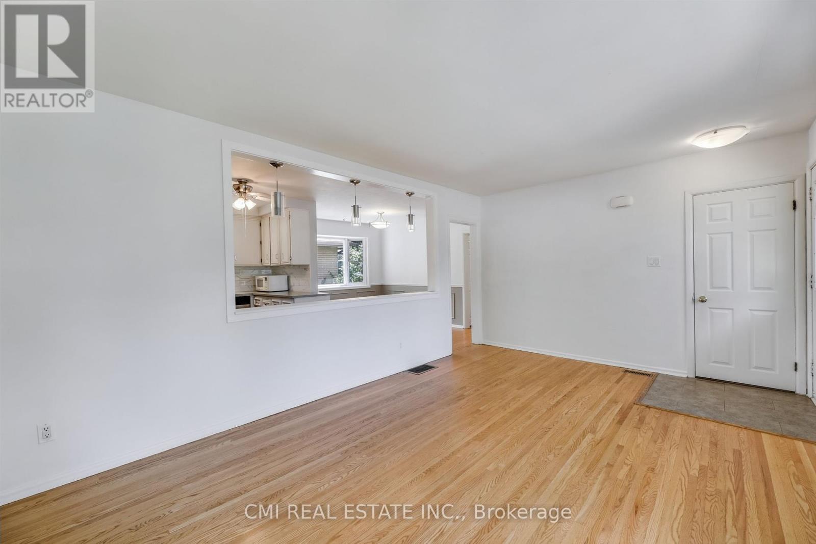 106 Laurentian Drive N, London East, Ontario  N5W 1P2 - Photo 5 - X12406673