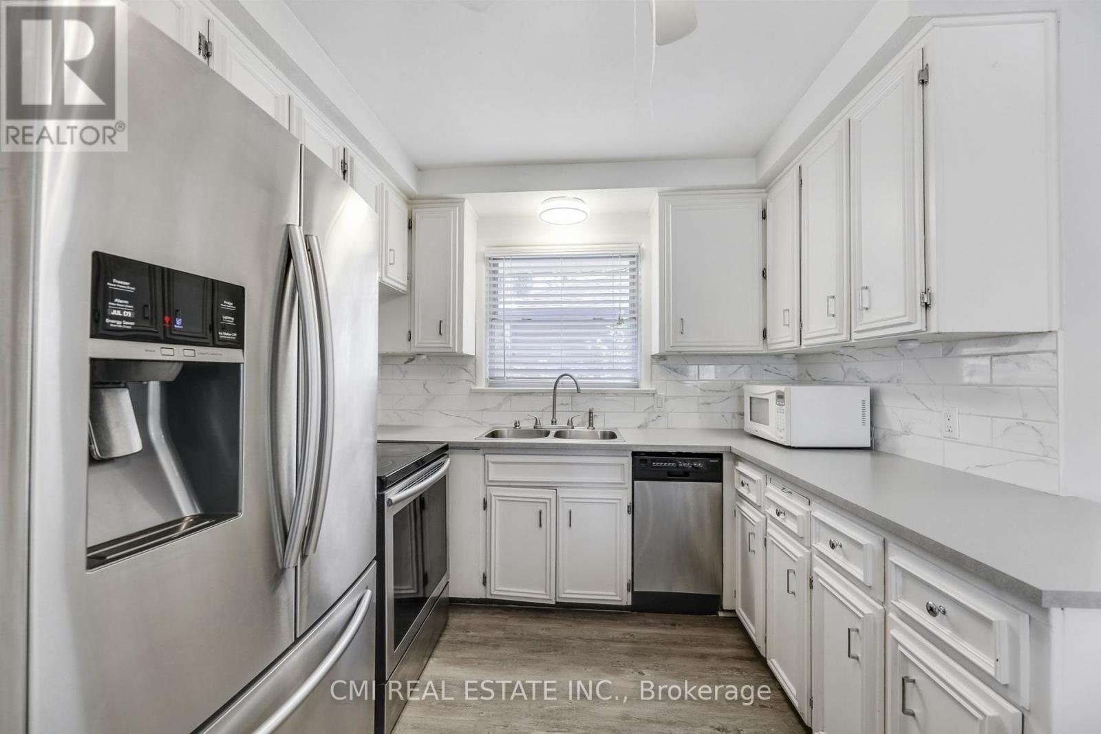 106 Laurentian Drive N, London East, Ontario  N5W 1P2 - Photo 6 - X12406673